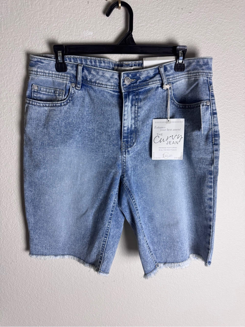 Cato The Curvy Jean Blue Solid Denim Mid Rise Bermuda 5-Pocket Shorts ~ 8
